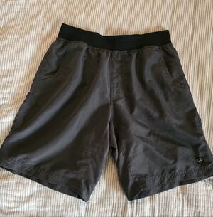 Prana Mojo Shorts Mens S 9" Inseam Charcoal Gray Recycled Polyester Athletic